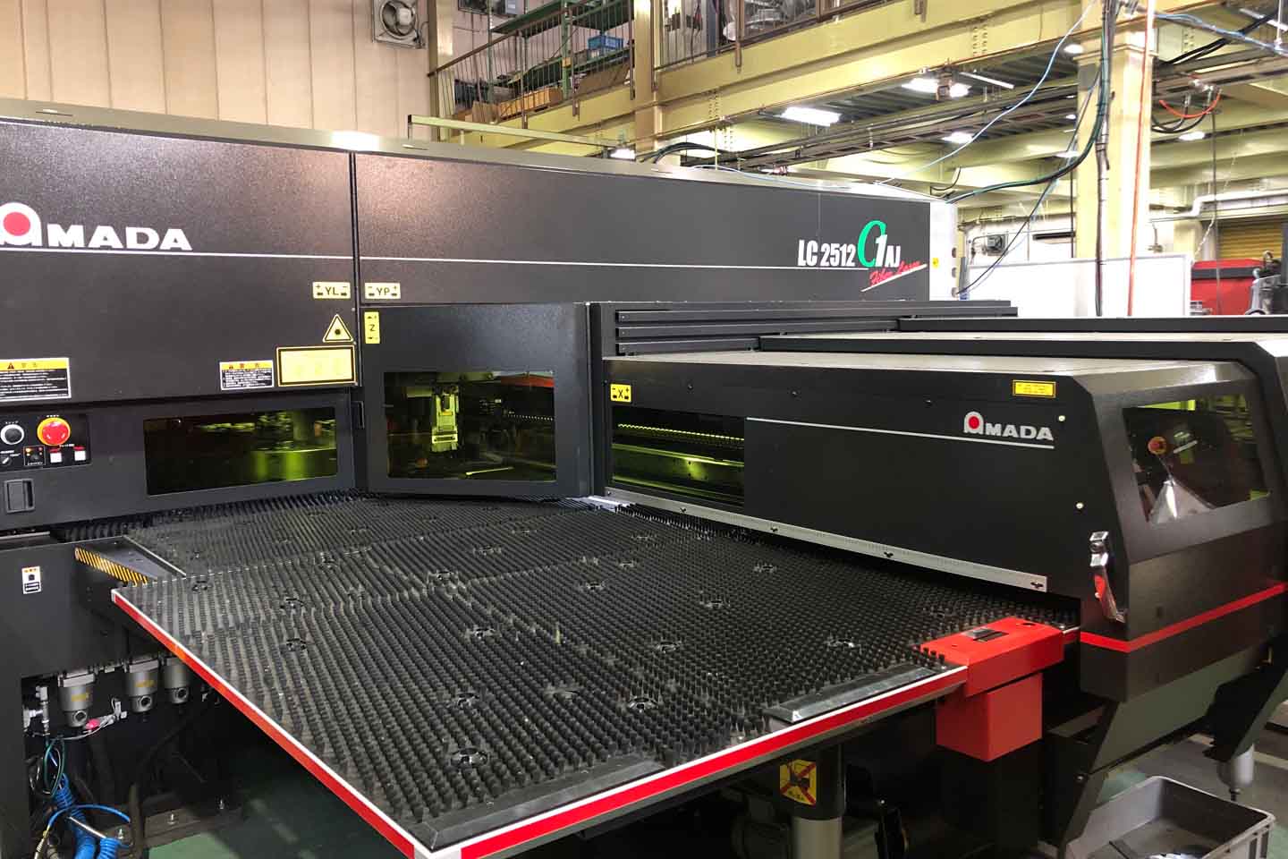 ファイバーレーザ複合加工機