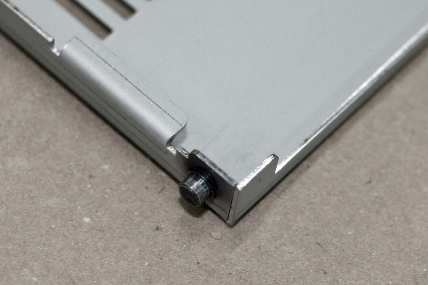 サーバーメンテナンス用フロントハッチの写真